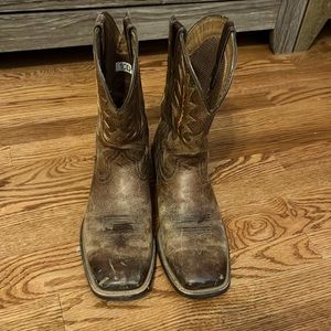 Ariat mens 10D cowboy boots